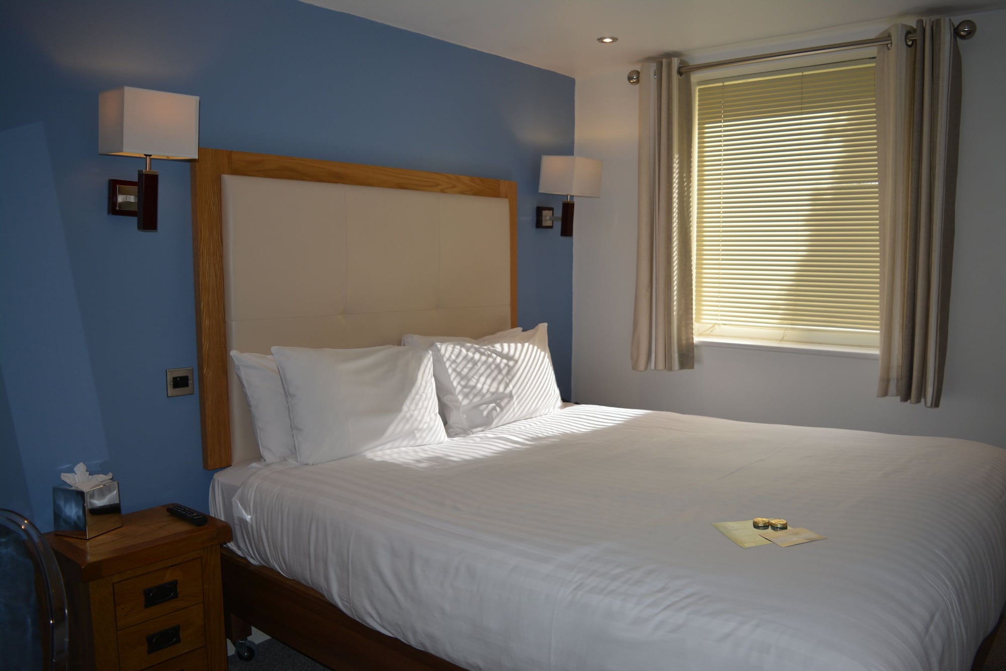 STANDARD, KING BED