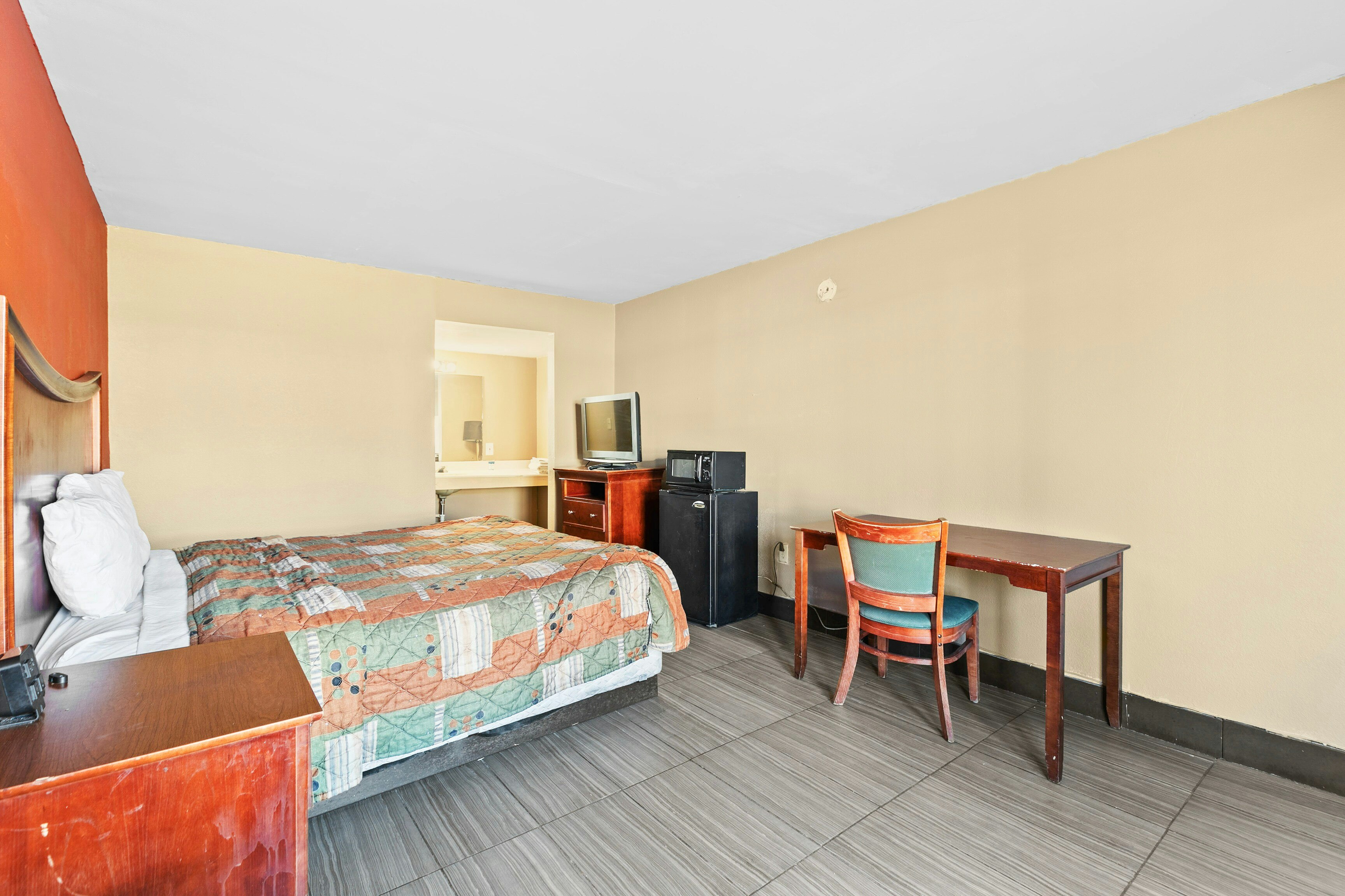 Luxury Inn By Hotel O Hattiesburg, MS 27/50