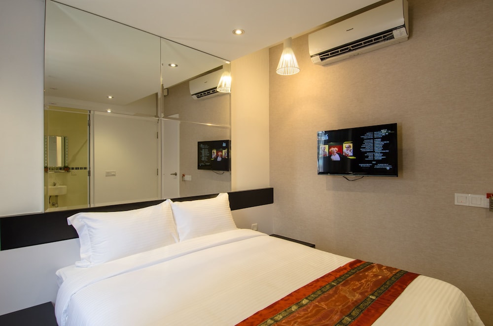 12fly Hotel 6/32