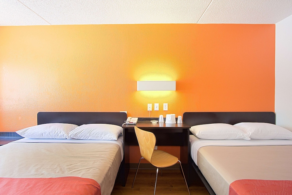 Motel6 East Brunswick, NJ 12/25
