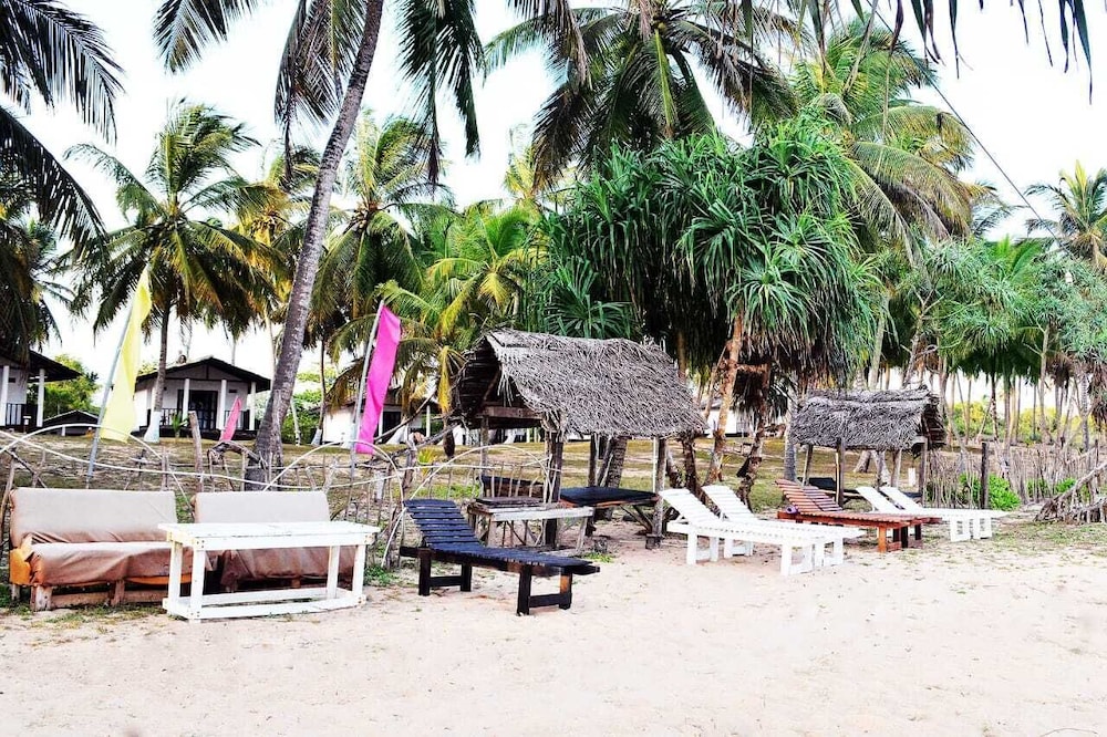 Darwins Beach Resort 40/50