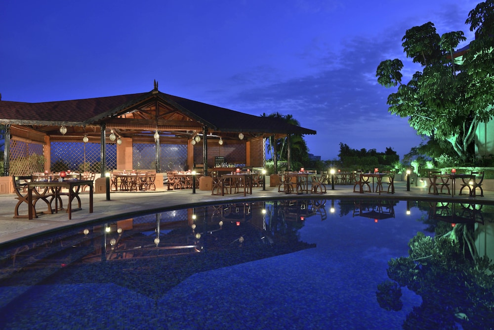Sheraton Grand Pune Bund Garden Hotel