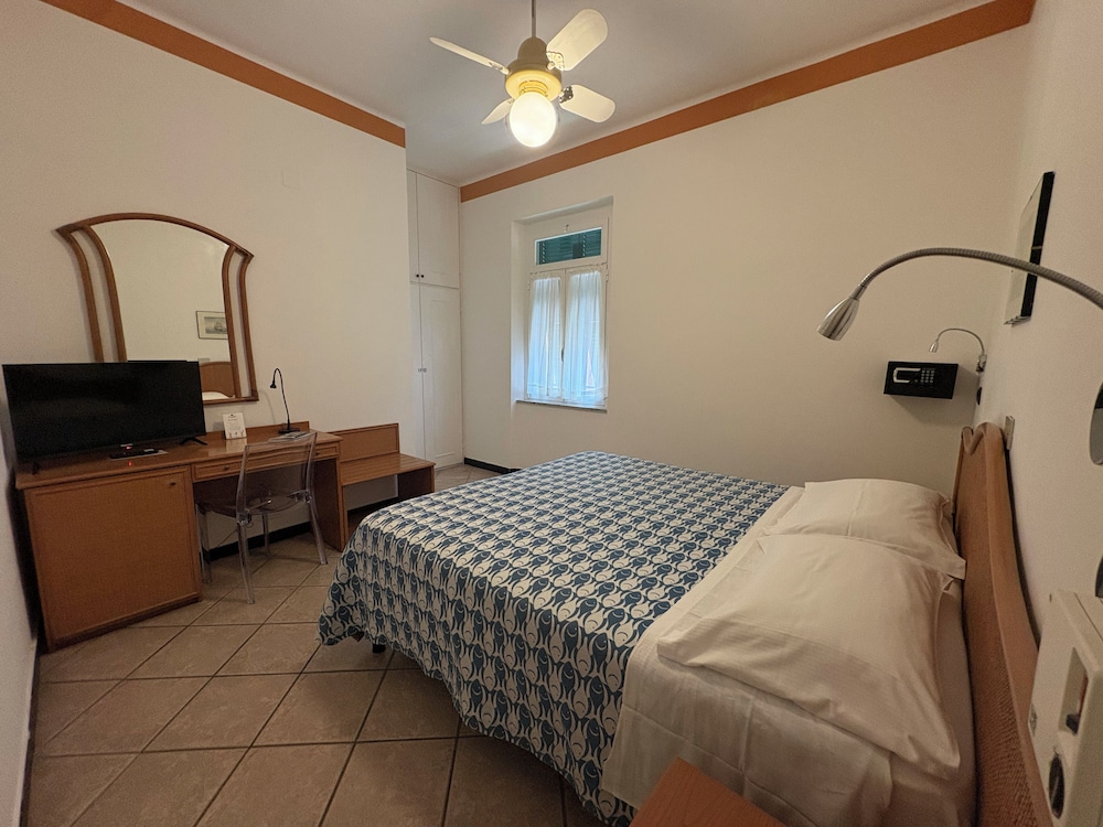 Hotel delle Rose 28/72