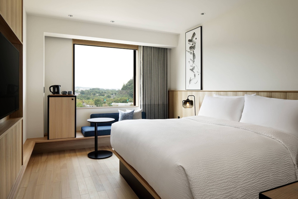 Standard, King Bed