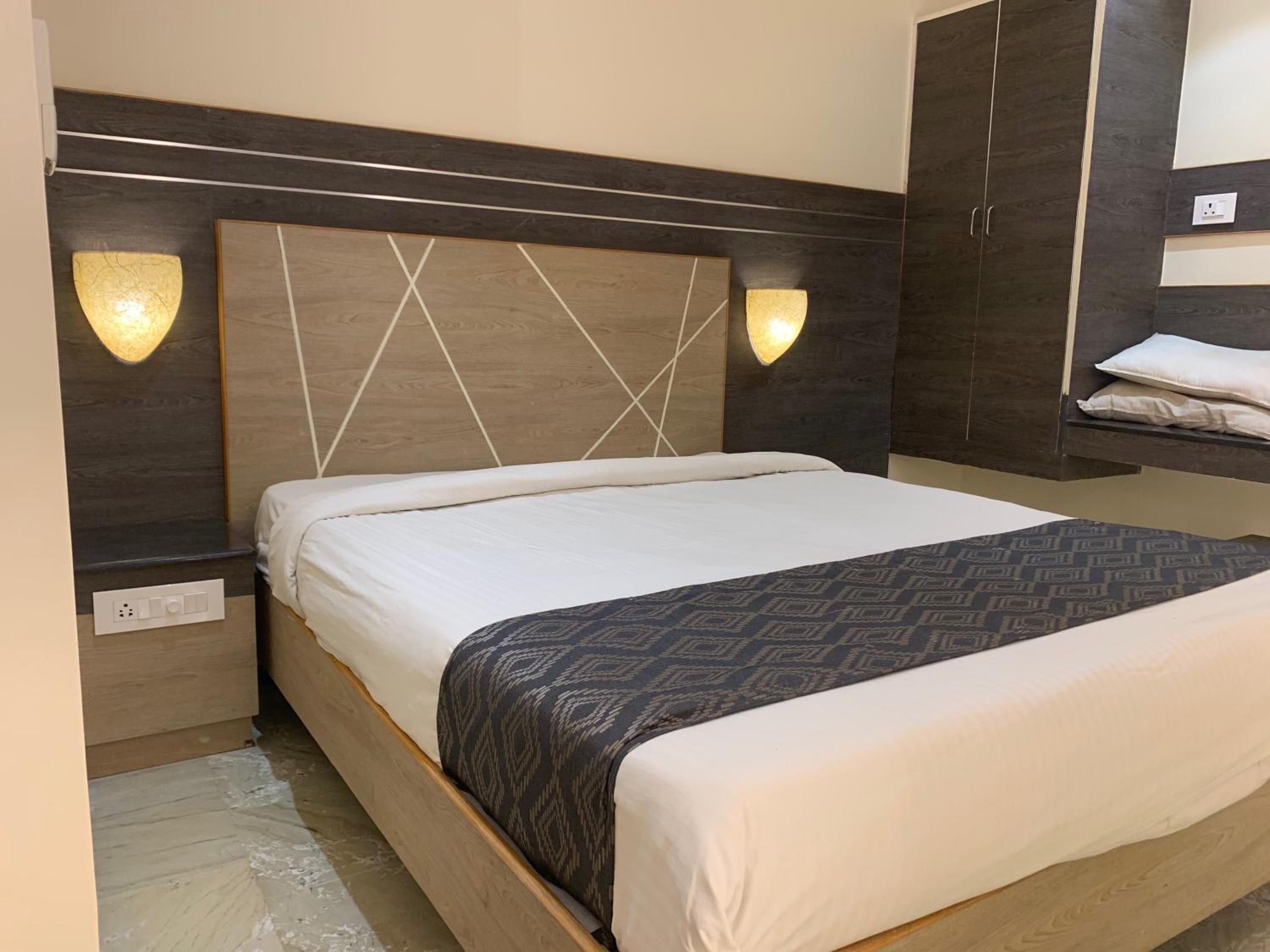 Hotel Temple City 14/49