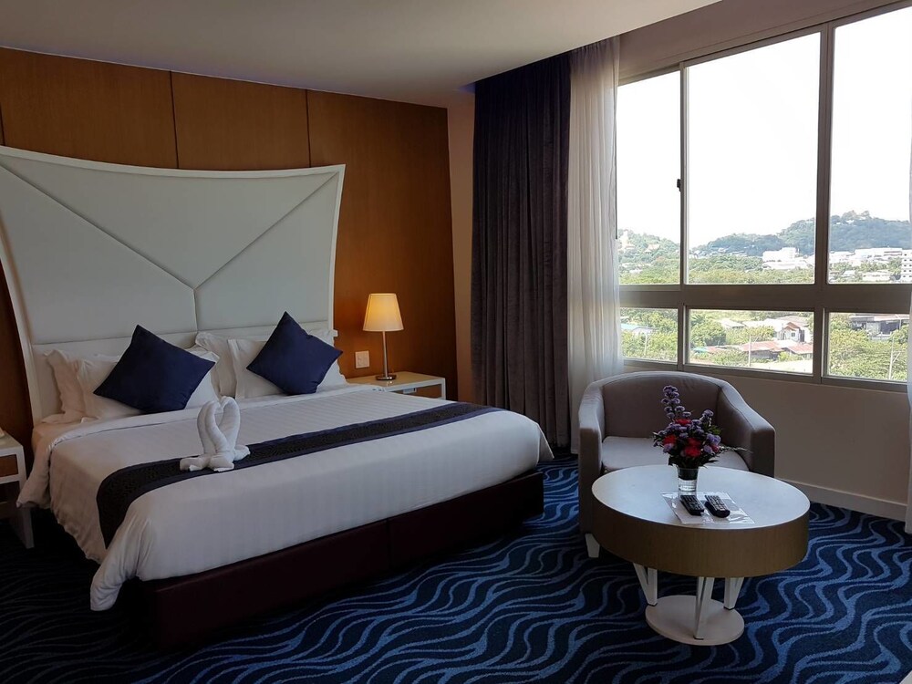 The Paradiso JK Design Hotel 24/67
