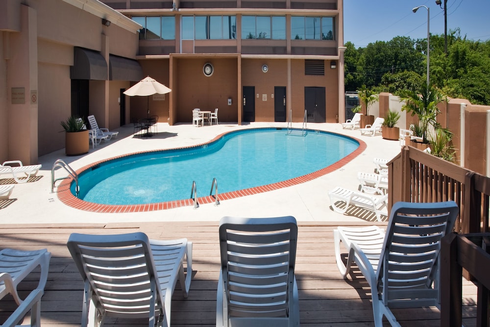 Holiday Inn Birmingham-Airport 7/63