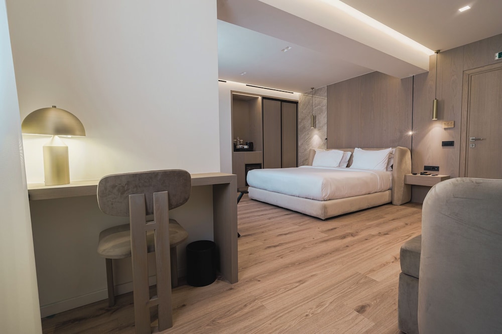 FAMILY SUITE, DELUXE