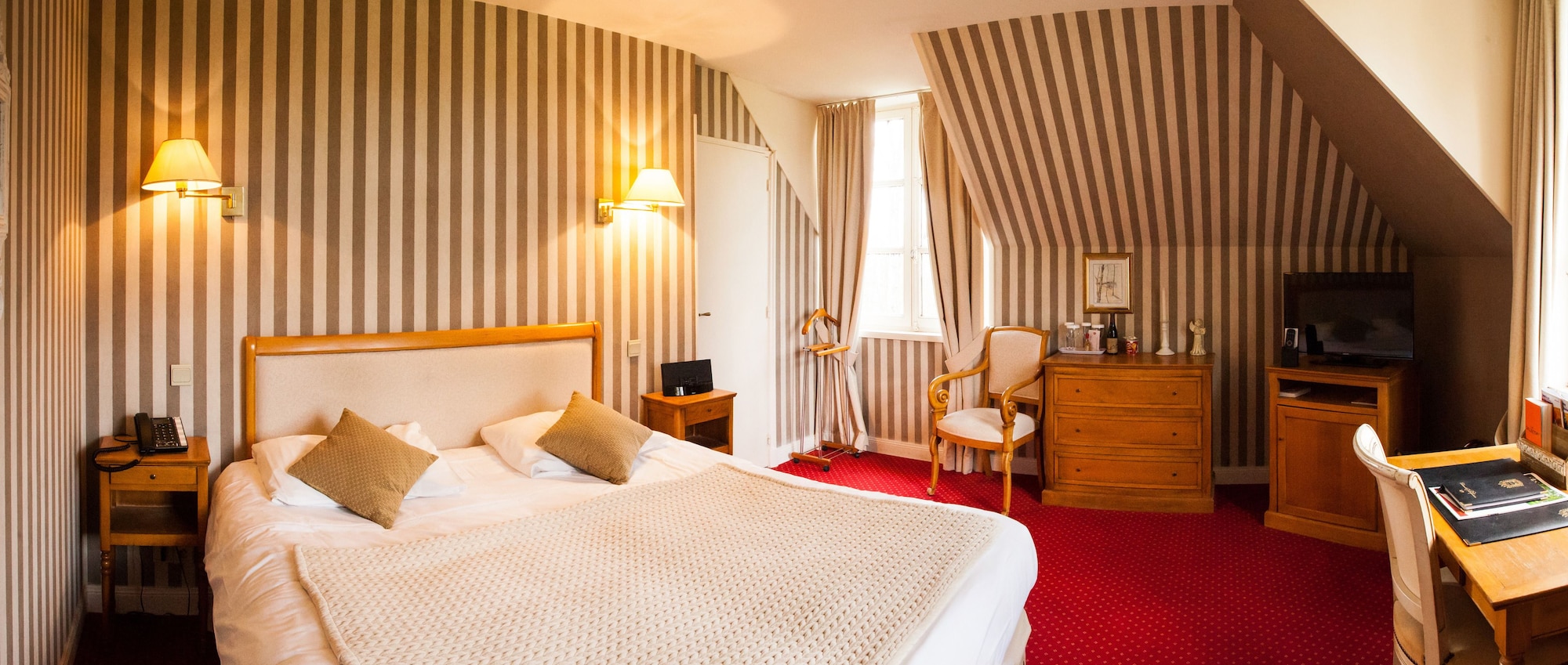 Privilege, Double Bed