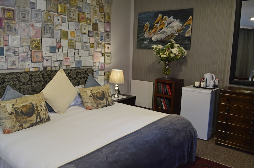 Rabbit Hole Hotel 17/50