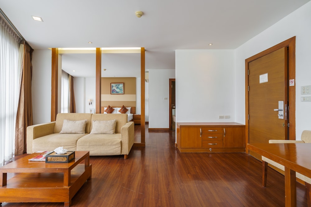 Lantana Resort Hotel 43/61