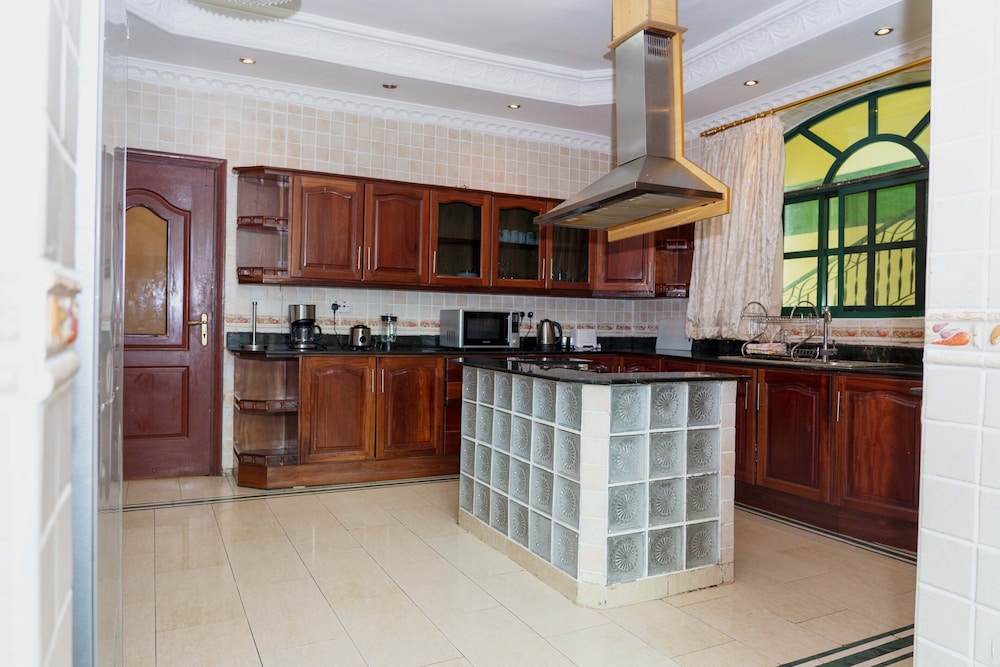 Luxury 2-Bdrm Apartment In Oysterbay 38/50