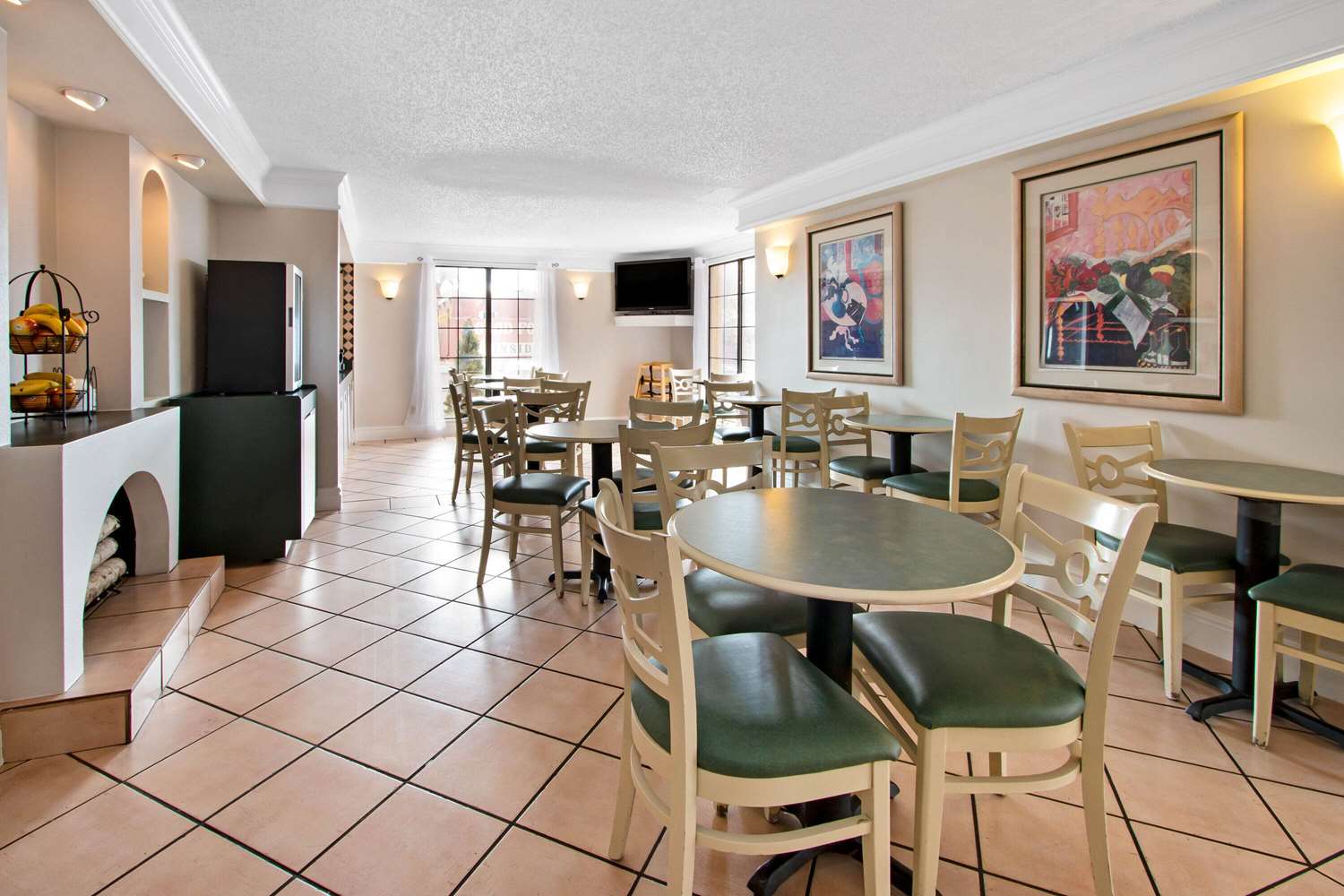 La Quinta Inn by Wyndham Albuquerque Airport 24/33