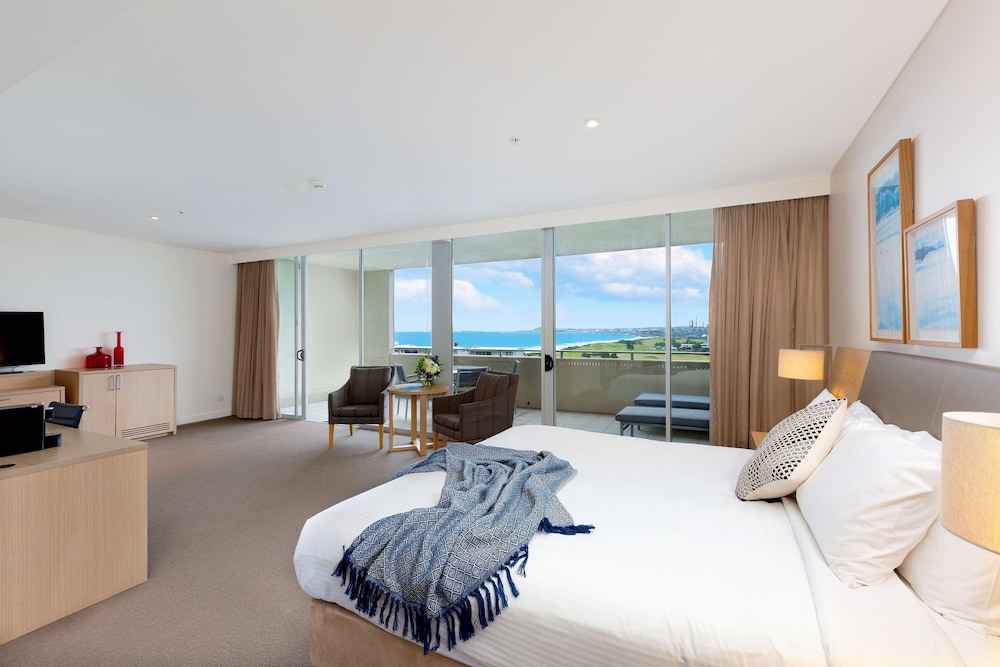 SIGNATURE, SAGE, SUITE, KING BED, BALCONY