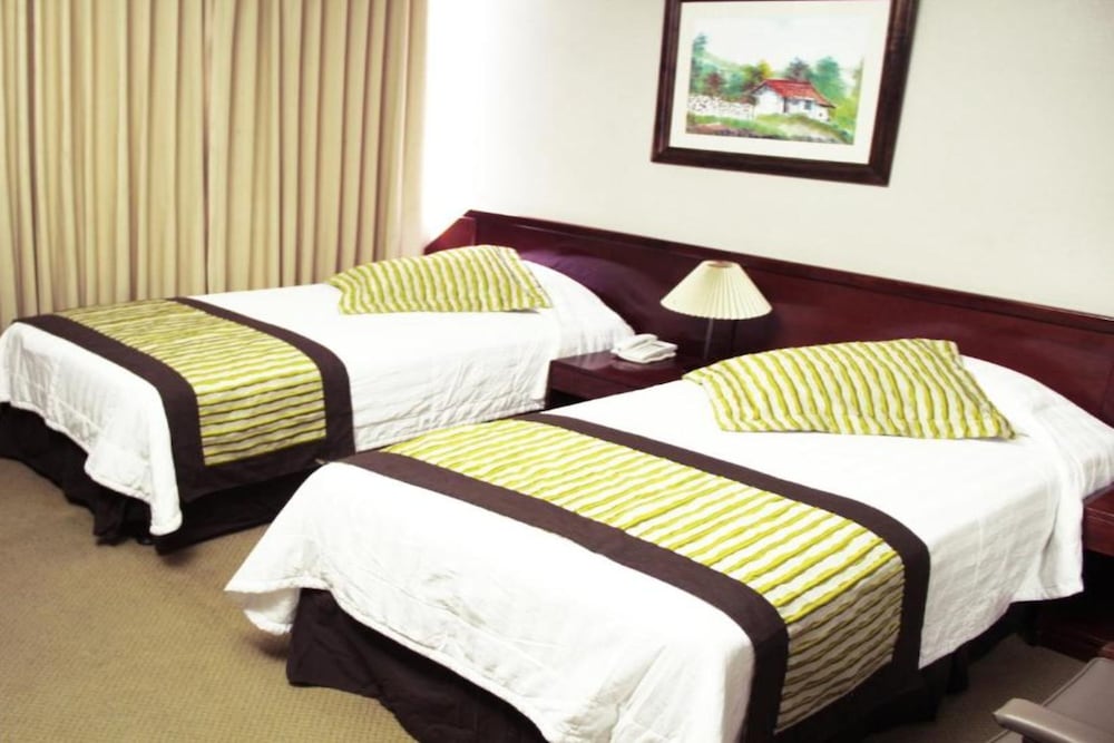 Costa Rica Tennis Club And Hotel 18/80