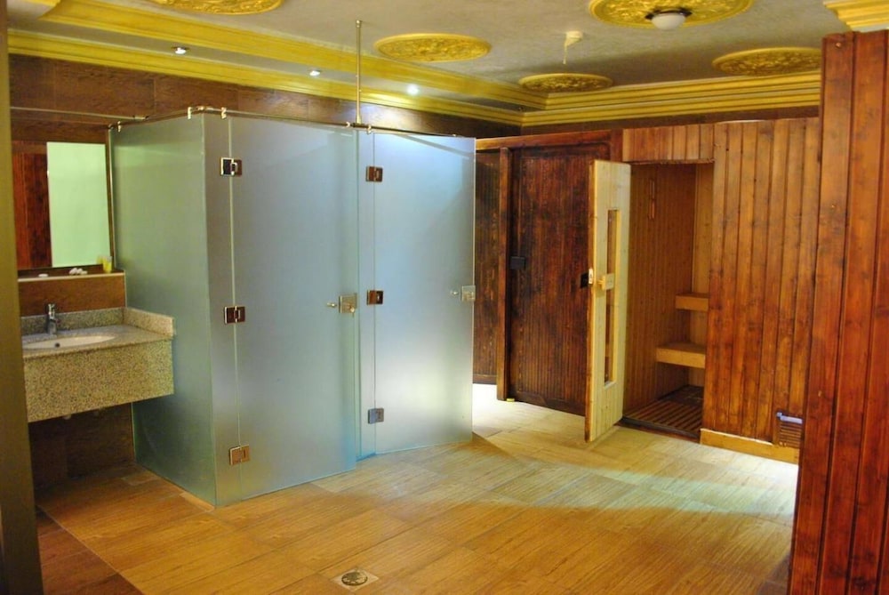 JAD HOTEL SUITES 13/20