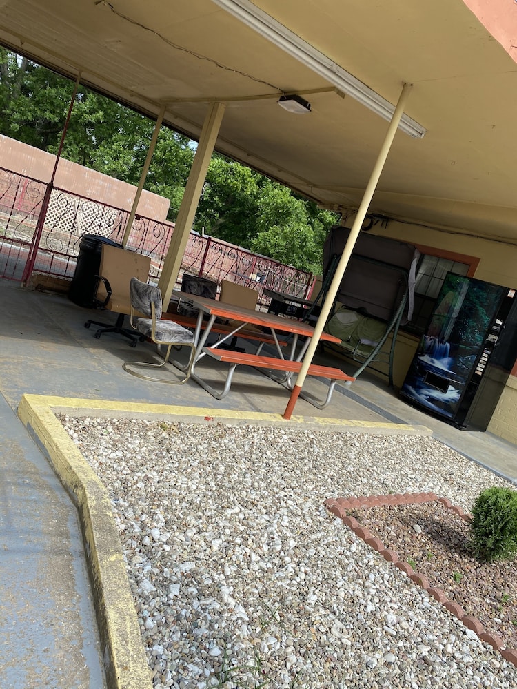 Madill Inn 21/32