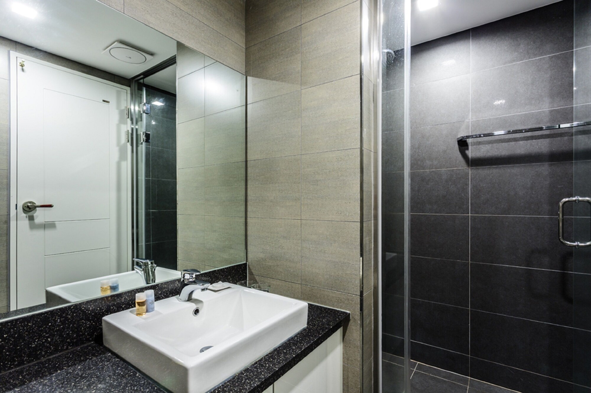 Ondol, Premier, 2 Futon Beds, with Extra Bed، Vistacay Hotel Worldcup 3/3