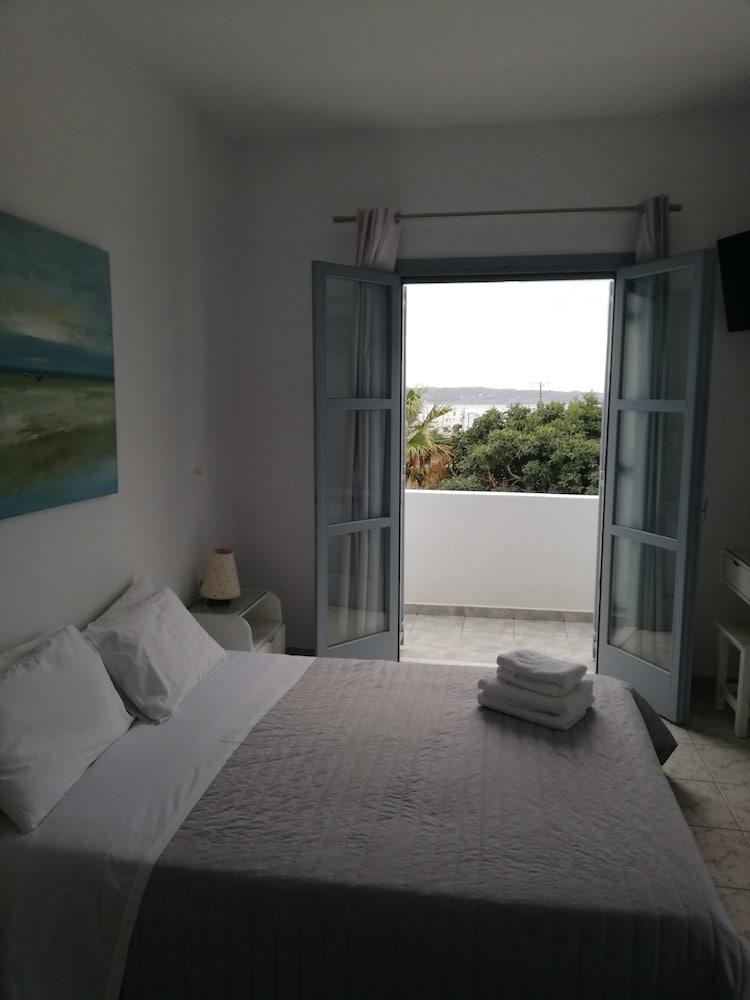 Elea Milos (ex Antonis Rooms) 10/45