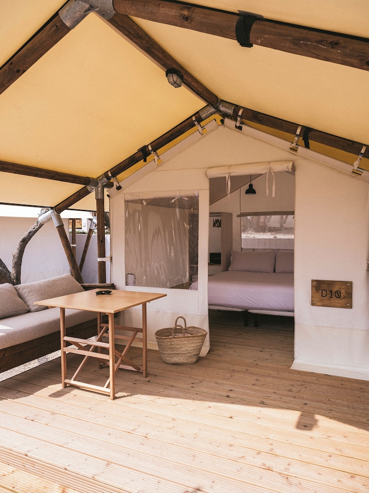 wecamp Cadaques 16/44
