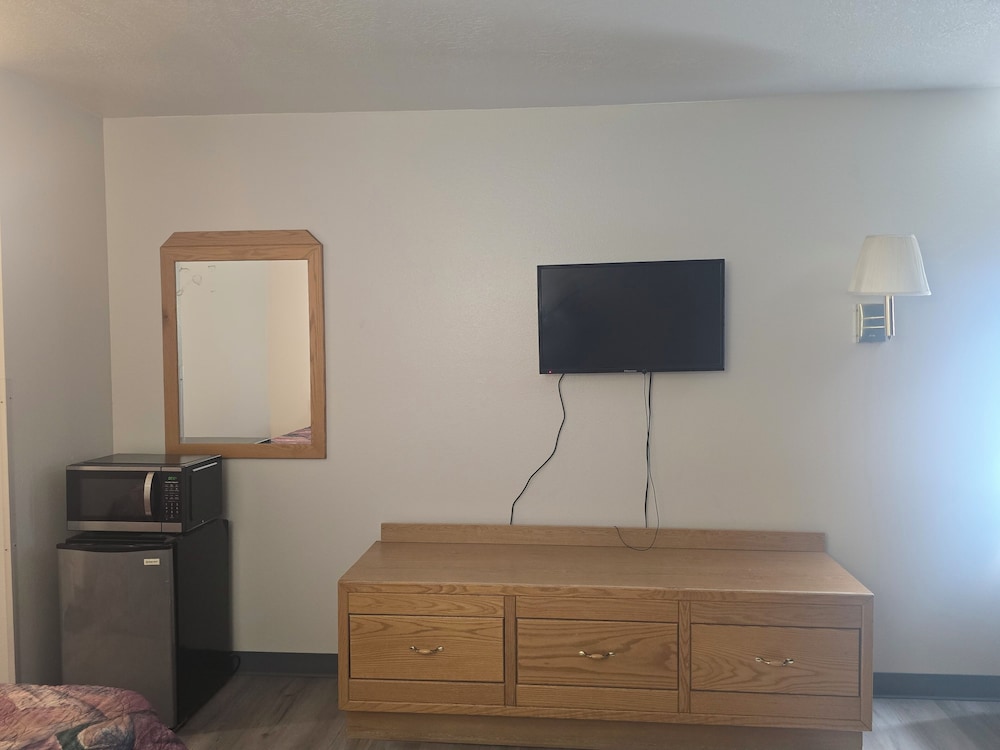 Economy Inn 53/60