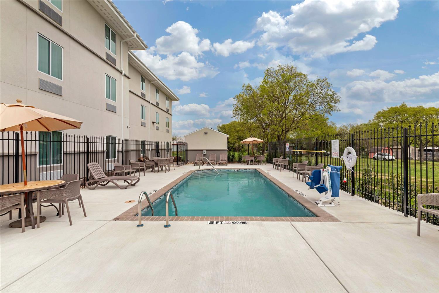 Sleep Inn Lancaster Dallas South 14/14