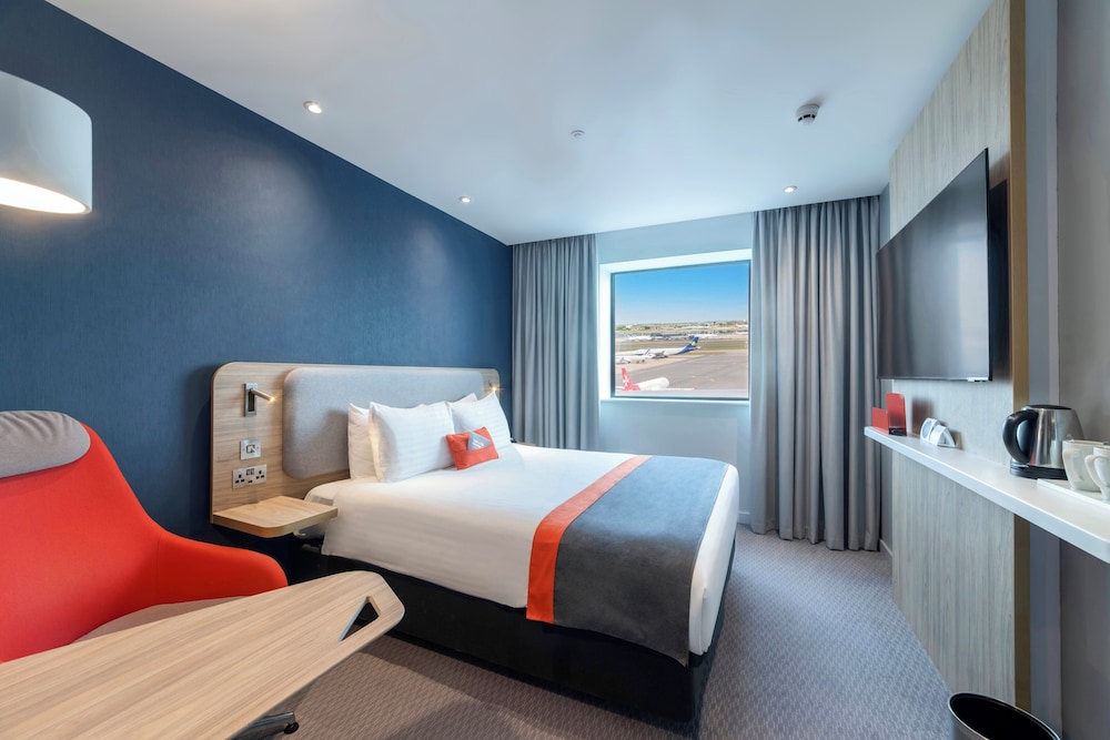 Standard, Double Bed, Runway View
