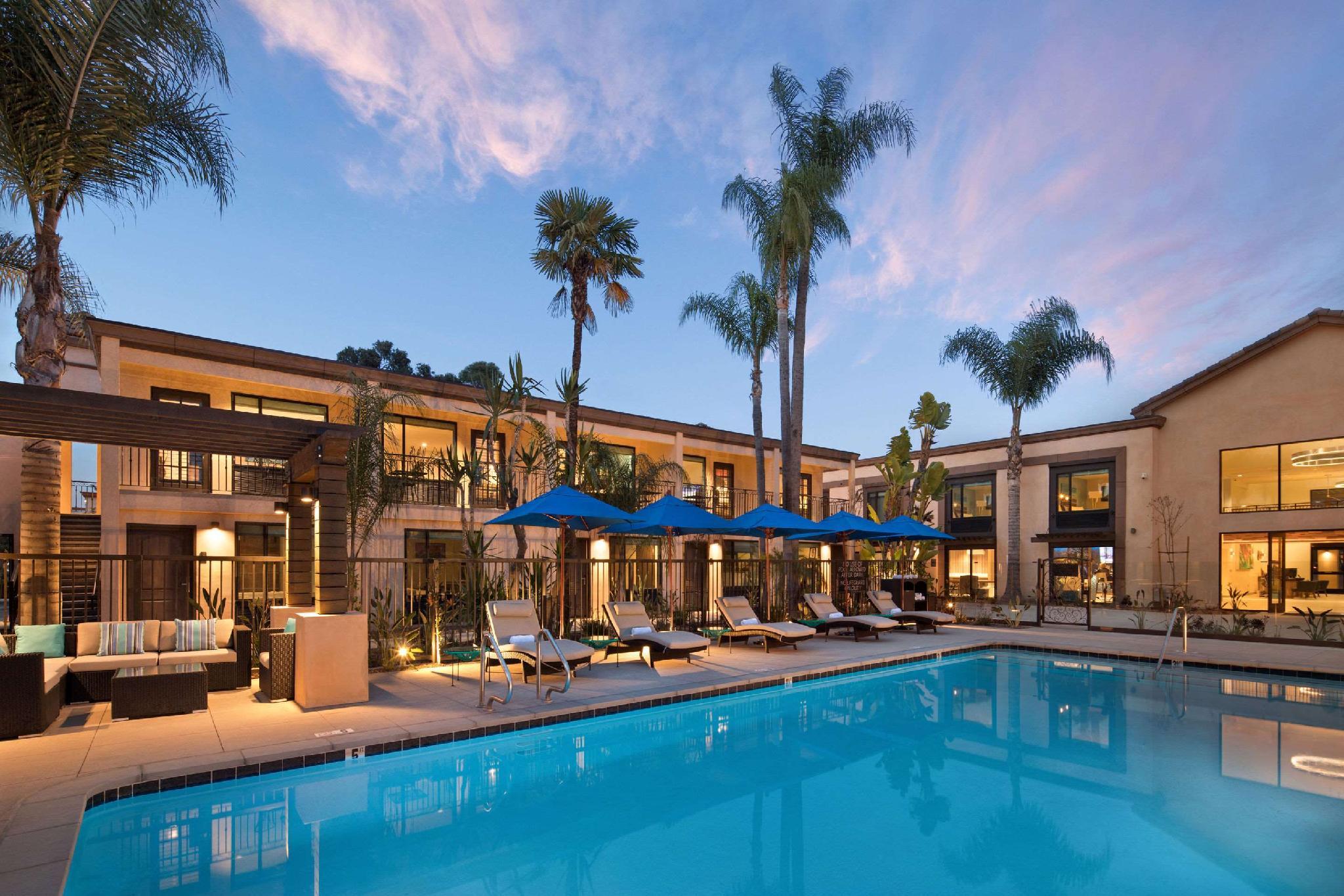 Room, King Bed, Balcony or Patio