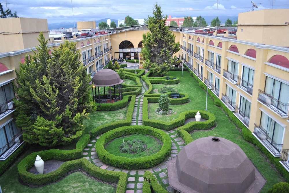 Courtyard By Marriott Toluca Airport 4/45