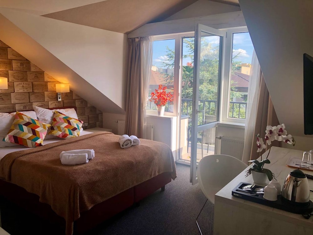 CLASSIC, DOUBLE BED, GARDEN VIEW, BALCONY