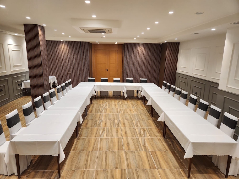 Yesilyurt Park Otel 24/50