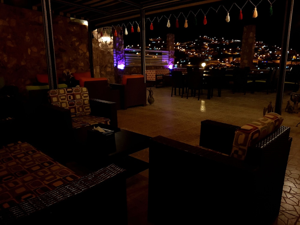 Tetra Tree Hotel 38/43