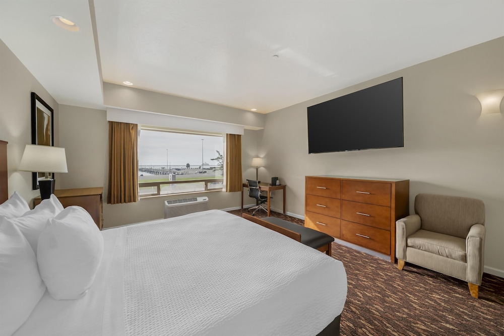 غرفة قياسية بسرير كينج بإطلالة لذوي الإعاقة، Best Western Plus Northwoods Inn 4/10