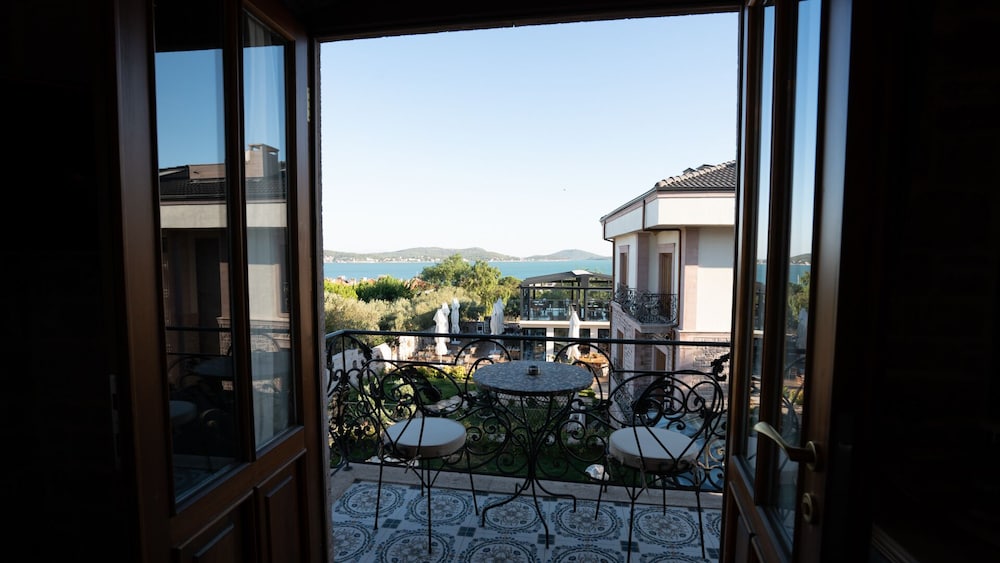 Cunda Baradiel Hotel 50/50