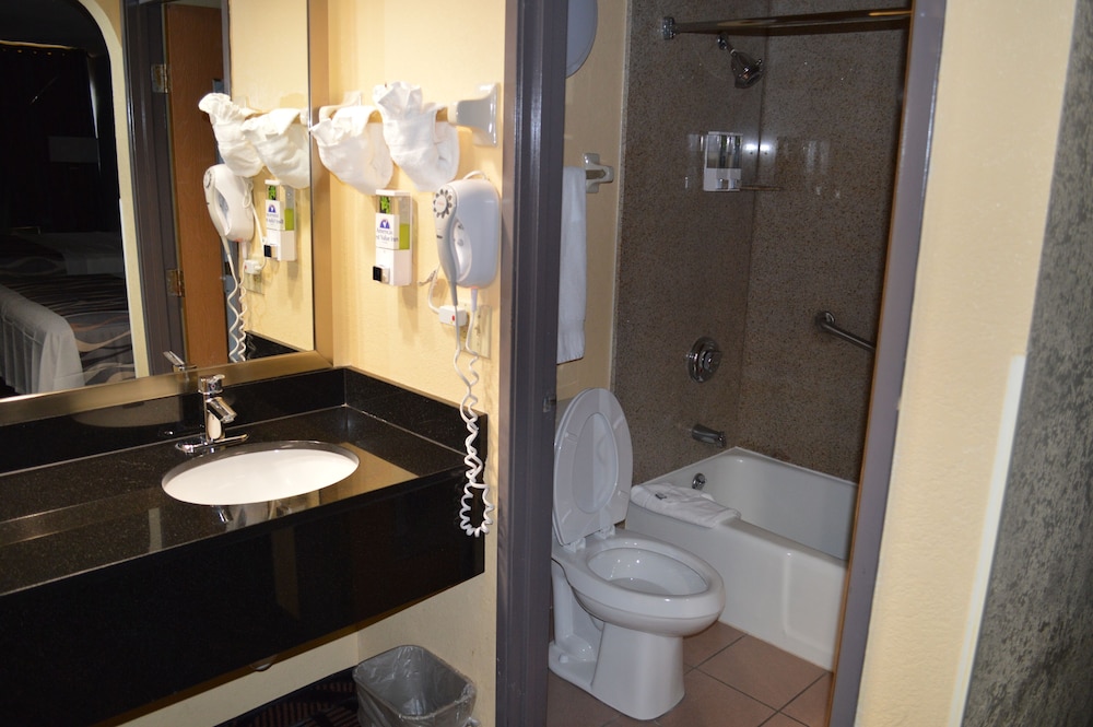 Americas Best Value Inn Ft. Myers 44/49