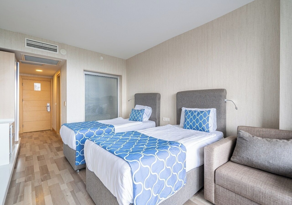 Room, Triple, 3 Beds, Land View, Main Building، Amara Comfort Resort 2/4