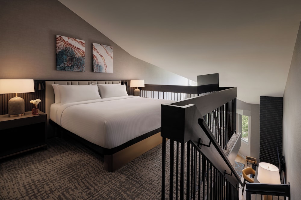Diamond Club, Lounge, Suite, King Bed, Lounge Access