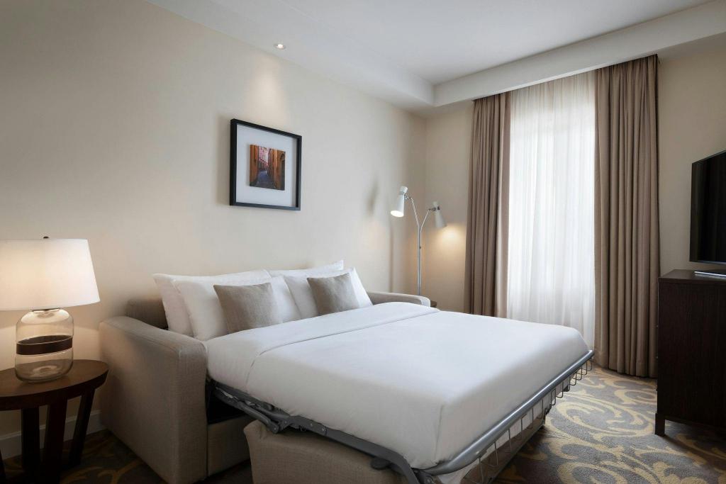 1 Bedroom, Junior Suite, King Bed, Valley View, Balcony