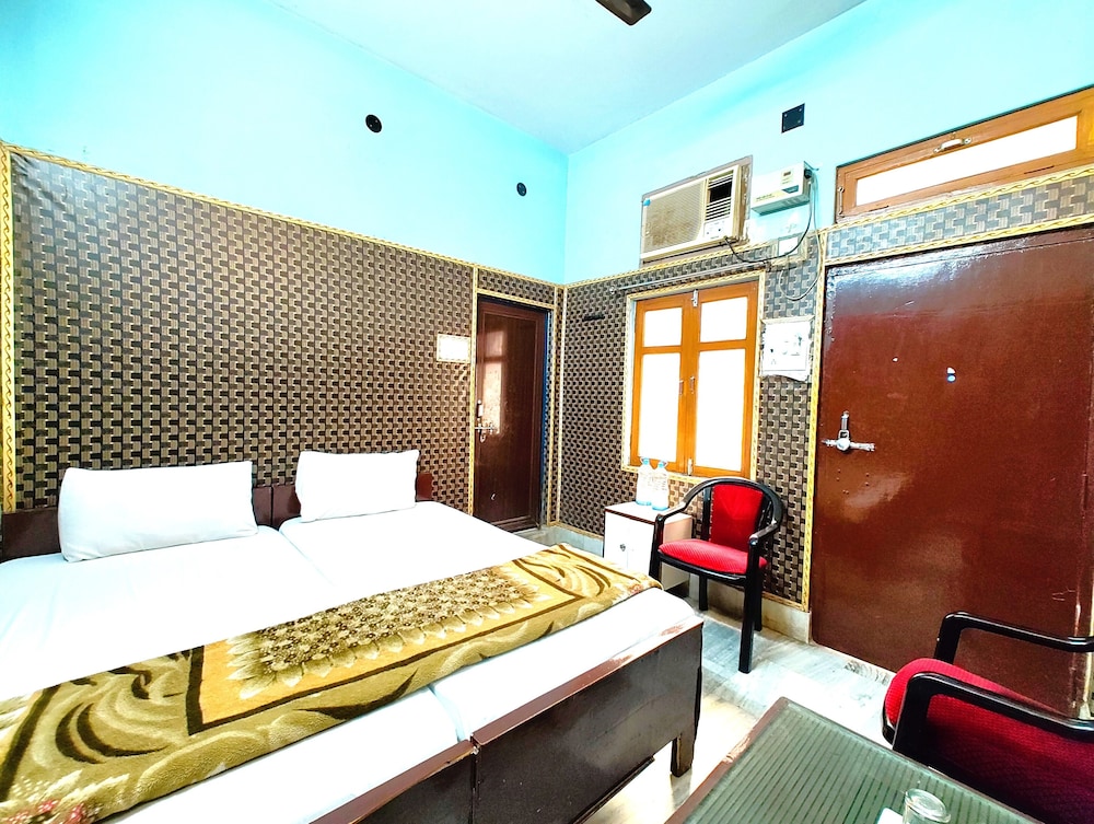 Teerth Guest House 12/64