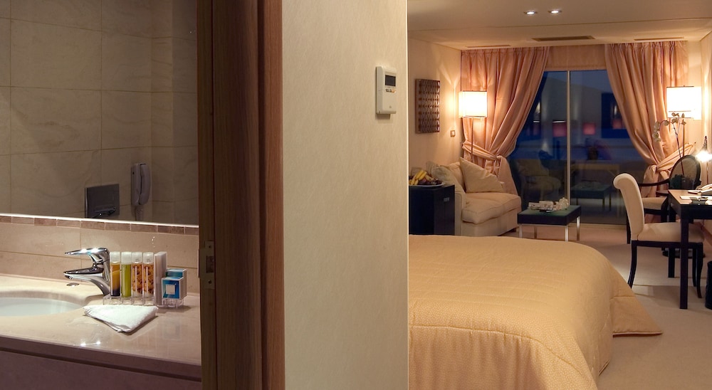 Plaza Resort Hotel 24/74