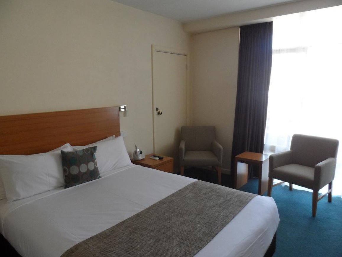 Admiralty Inn 2/10