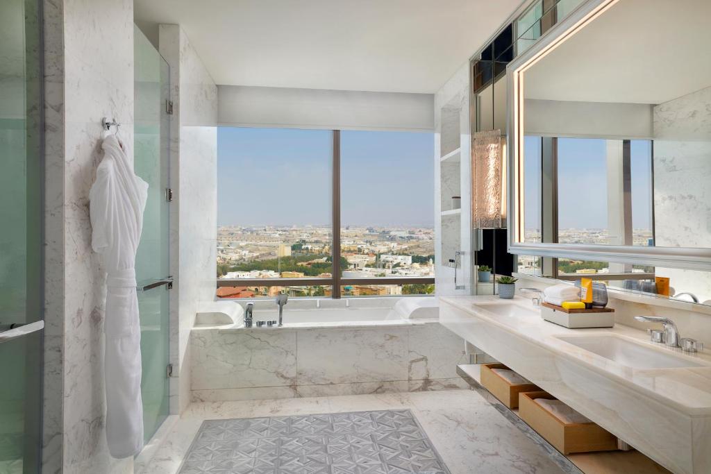 Horizon, Suite, City View