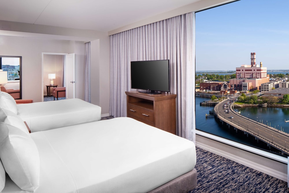 1 BEDROOM, SUITE, 2 QUEEN BEDS, WATER VIEW