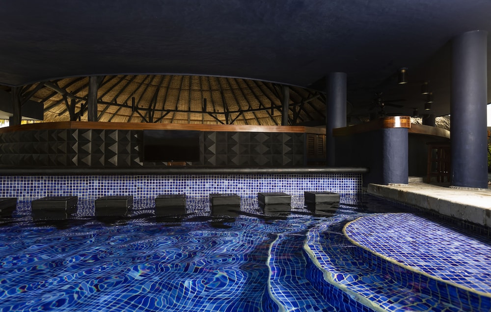 swimming pool spa