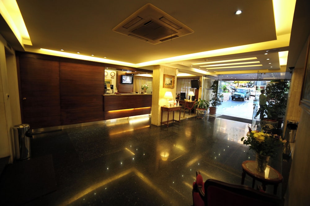 Holiday Home Suites 6/48