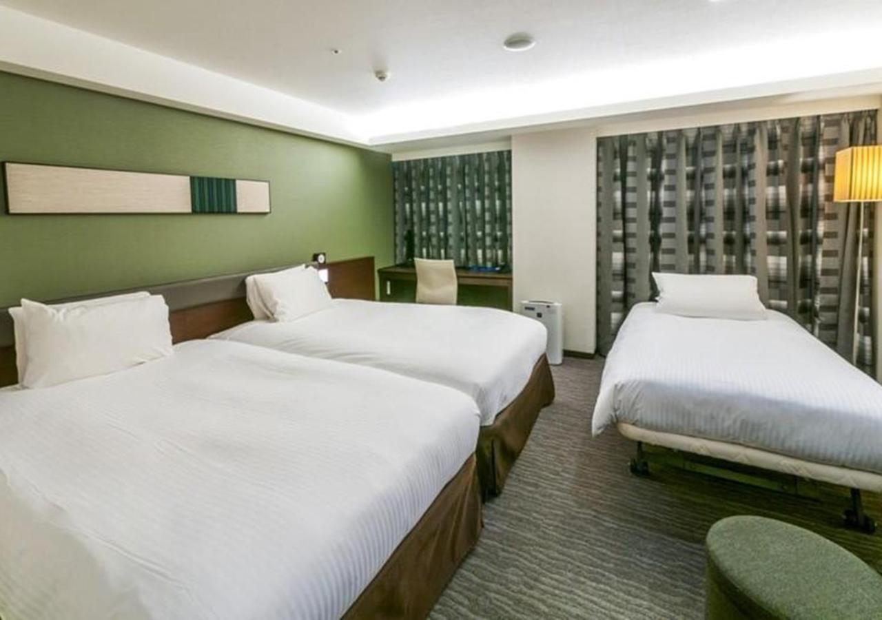Twin Beds, Extra Beds