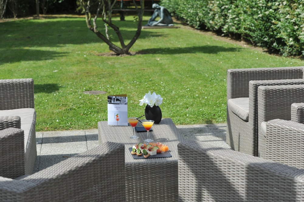 Mercure Maurepas Saint Quentin 67/70