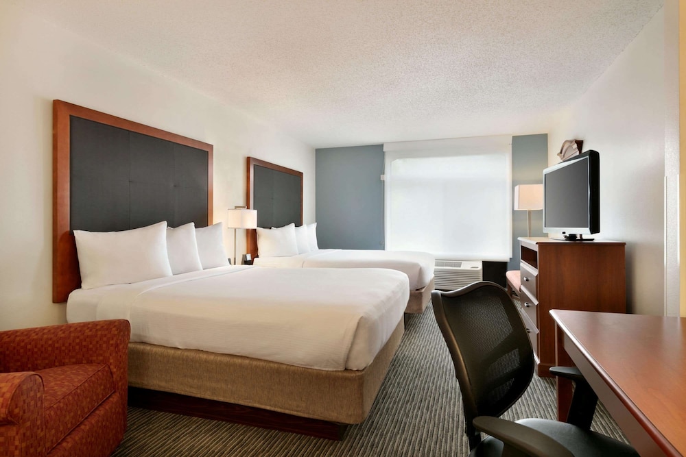 Wingate by Wyndham Vienna Parkersburg 9/48