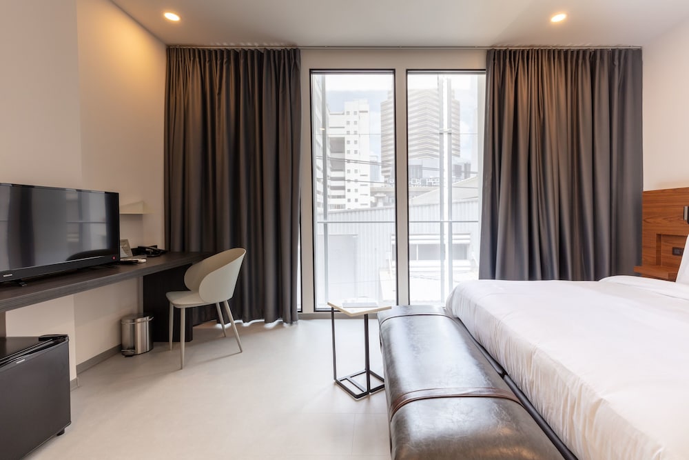 Reno Hotel 12/44