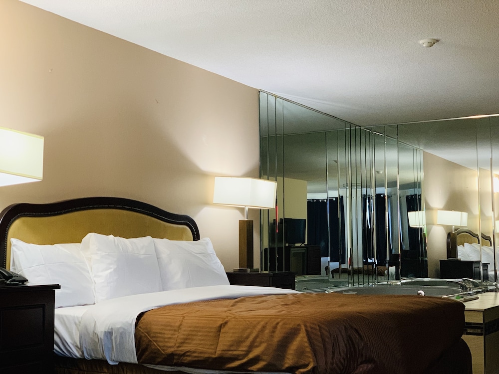 The Universal Inn And Suites 12/67